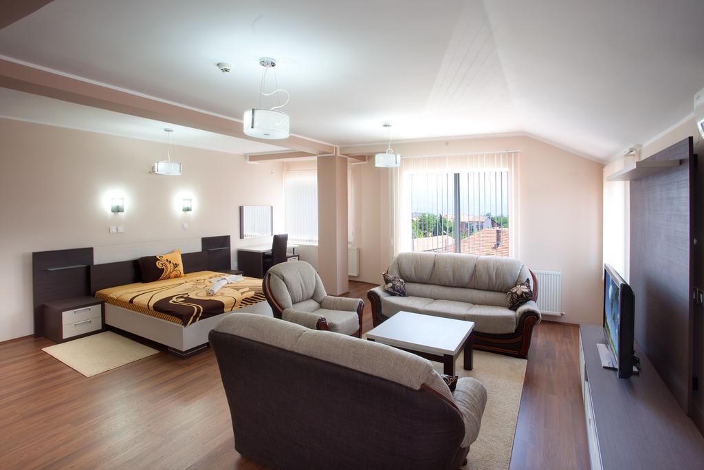 Guesthouse Vitez Вранє Екстер'єр фото