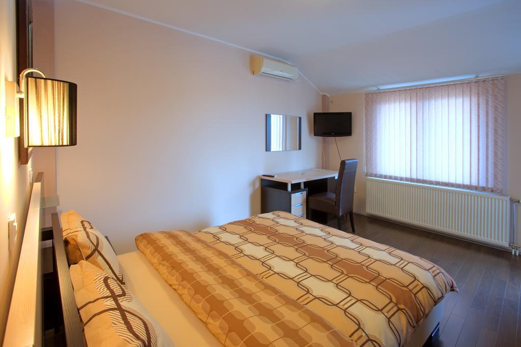 Guesthouse Vitez Вранє Екстер'єр фото