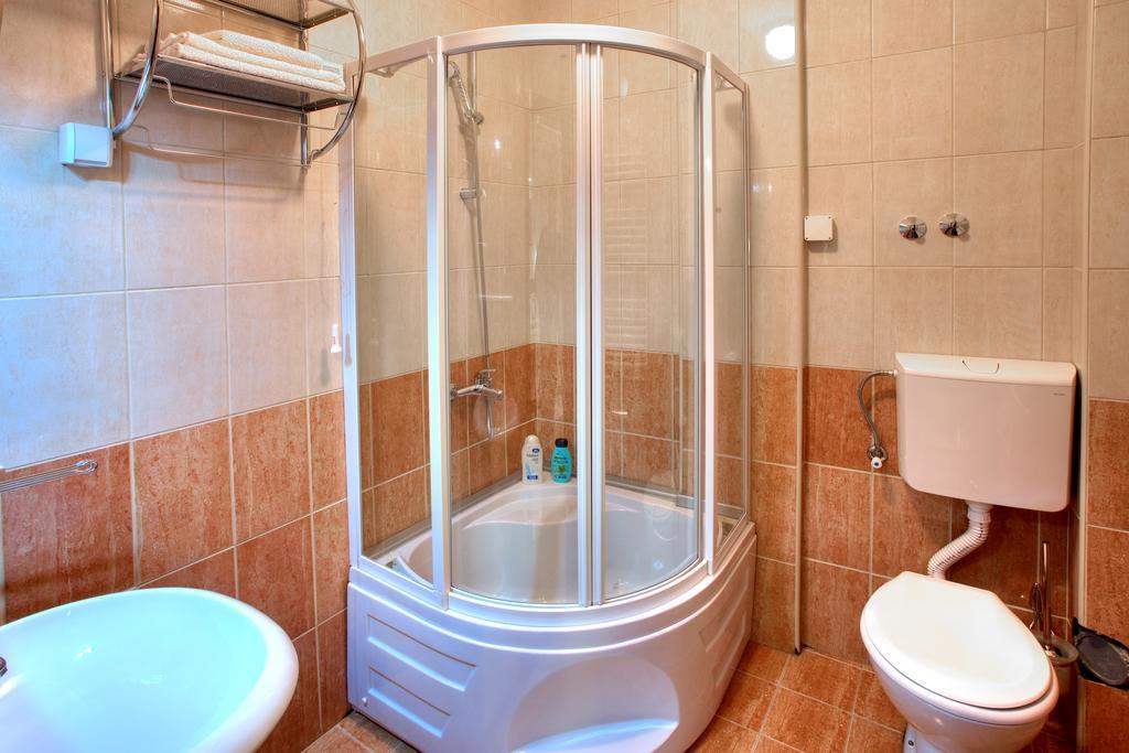 Guesthouse Vitez Вранє Екстер'єр фото